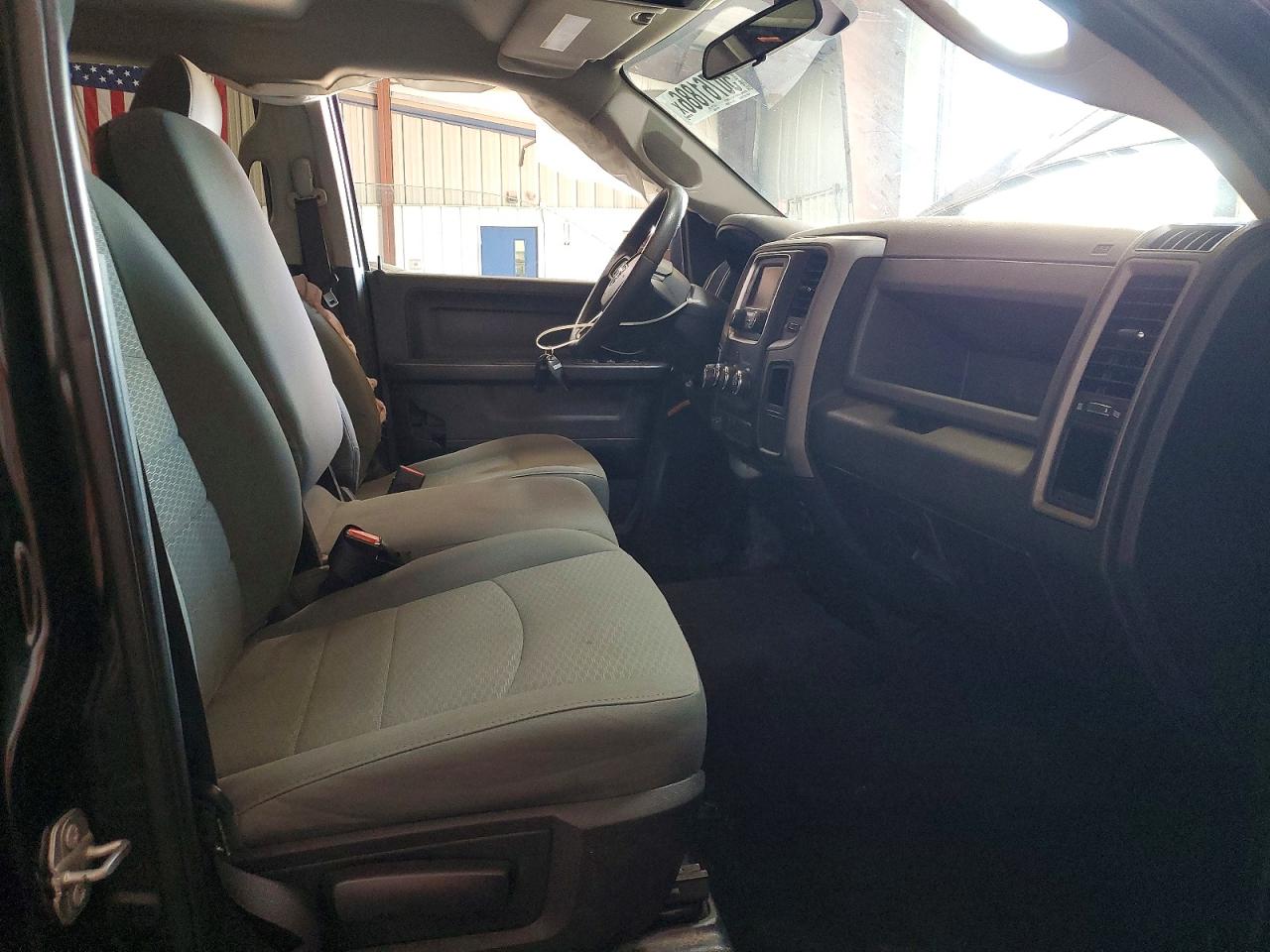 2018 RAM 1500 ST photo 13
