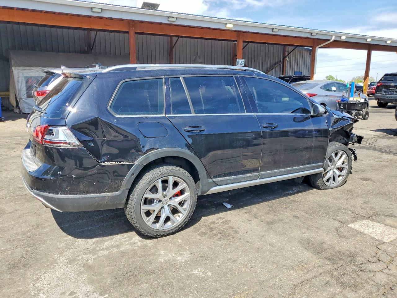 2017 VOLKSWAGEN GOLF ALLTRACK S photo 5