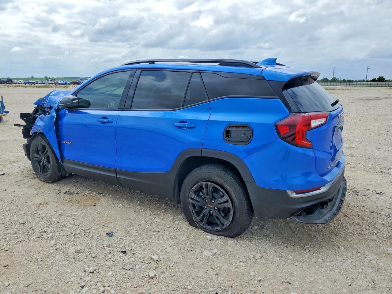 2024 GMC TERRAIN AT4 photo 3