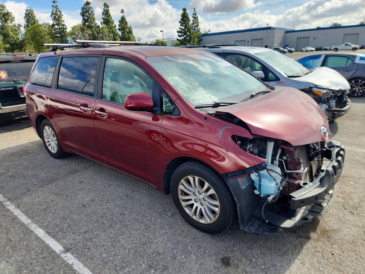 2014 TOYOTA SIENNA XLE 8-PASSENGER photo 7