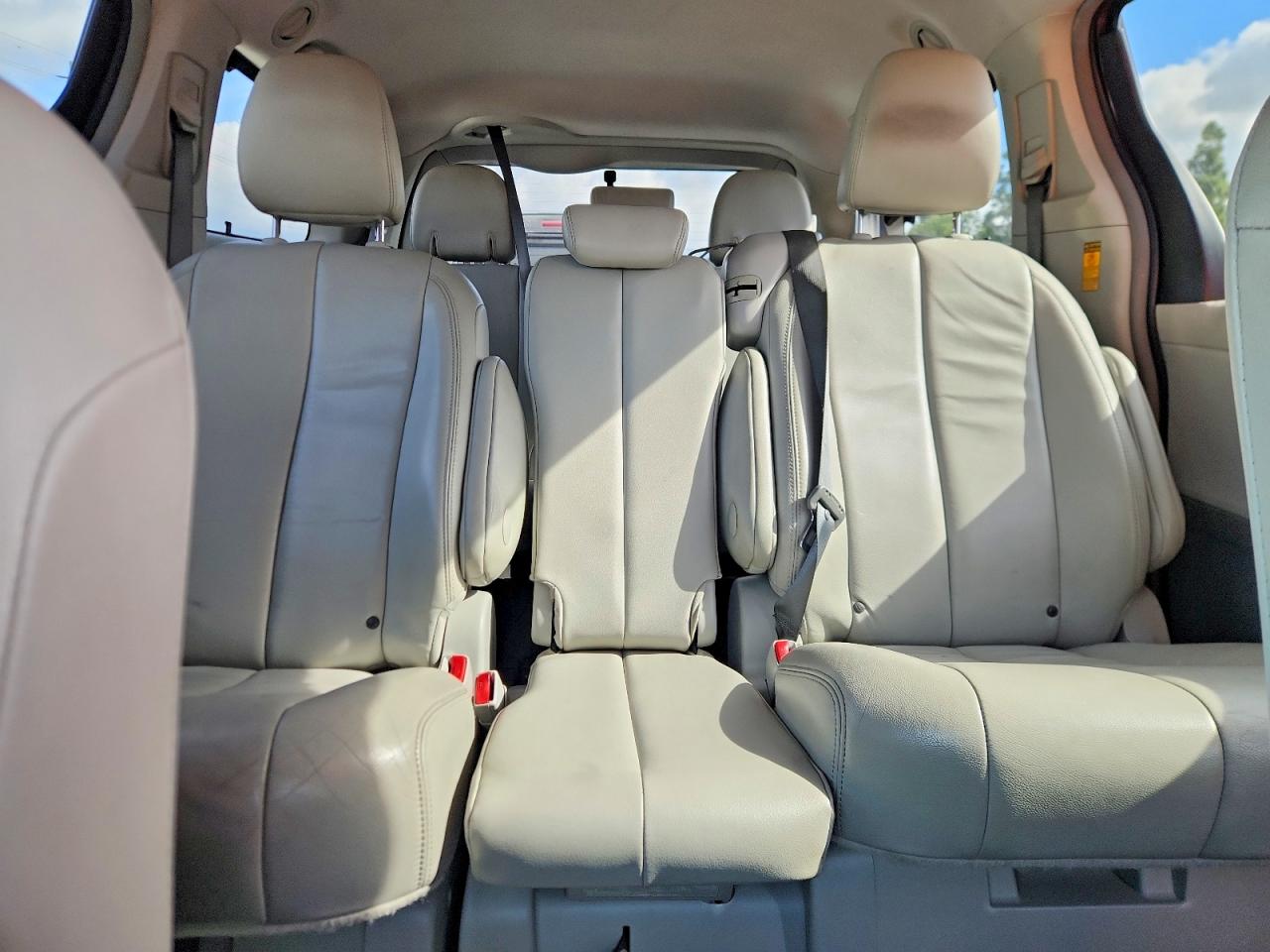 2014 TOYOTA SIENNA XLE 8-PASSENGER photo 19
