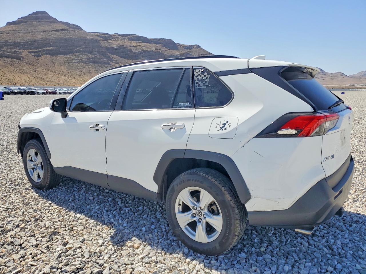 2021 TOYOTA RAV4 XLE photo 2