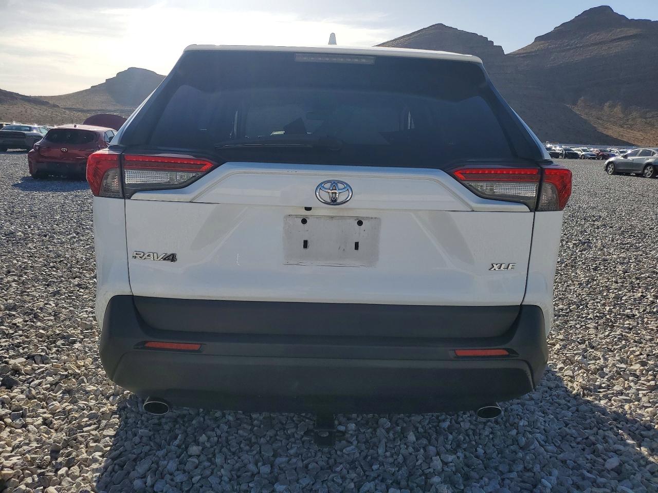 2021 TOYOTA RAV4 XLE photo 6