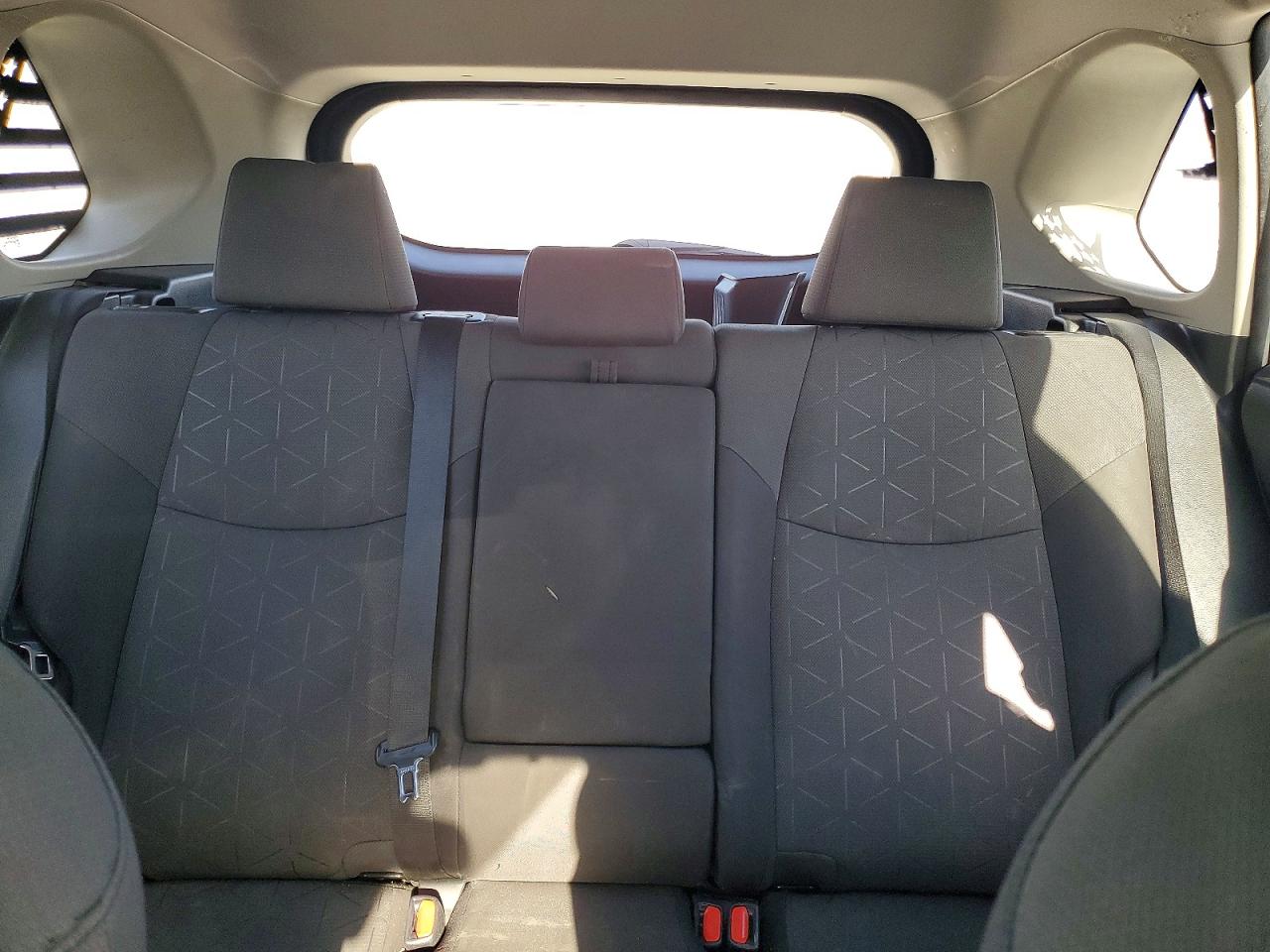 2021 TOYOTA RAV4 XLE photo 10