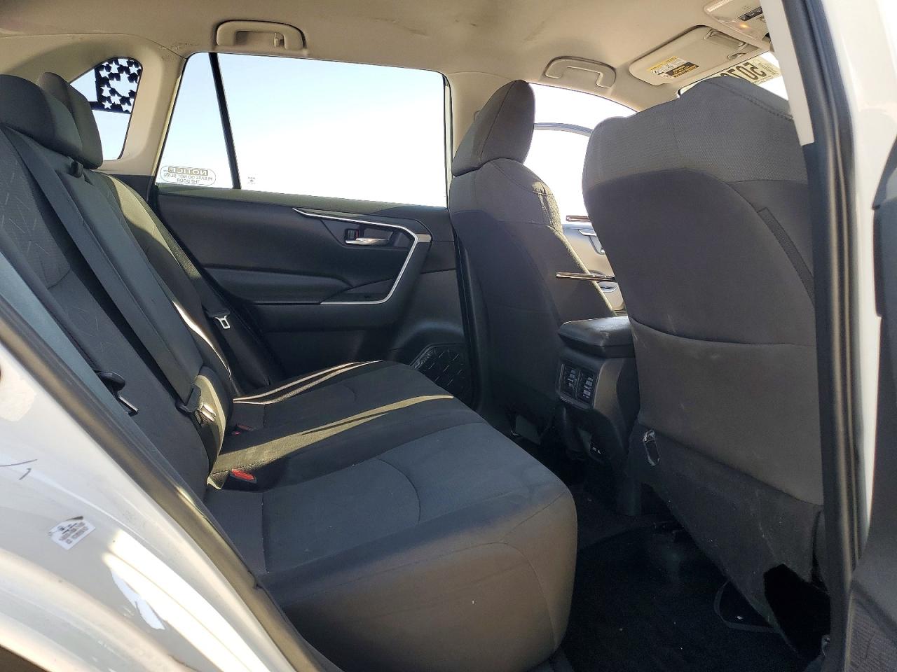 2021 TOYOTA RAV4 XLE photo 11