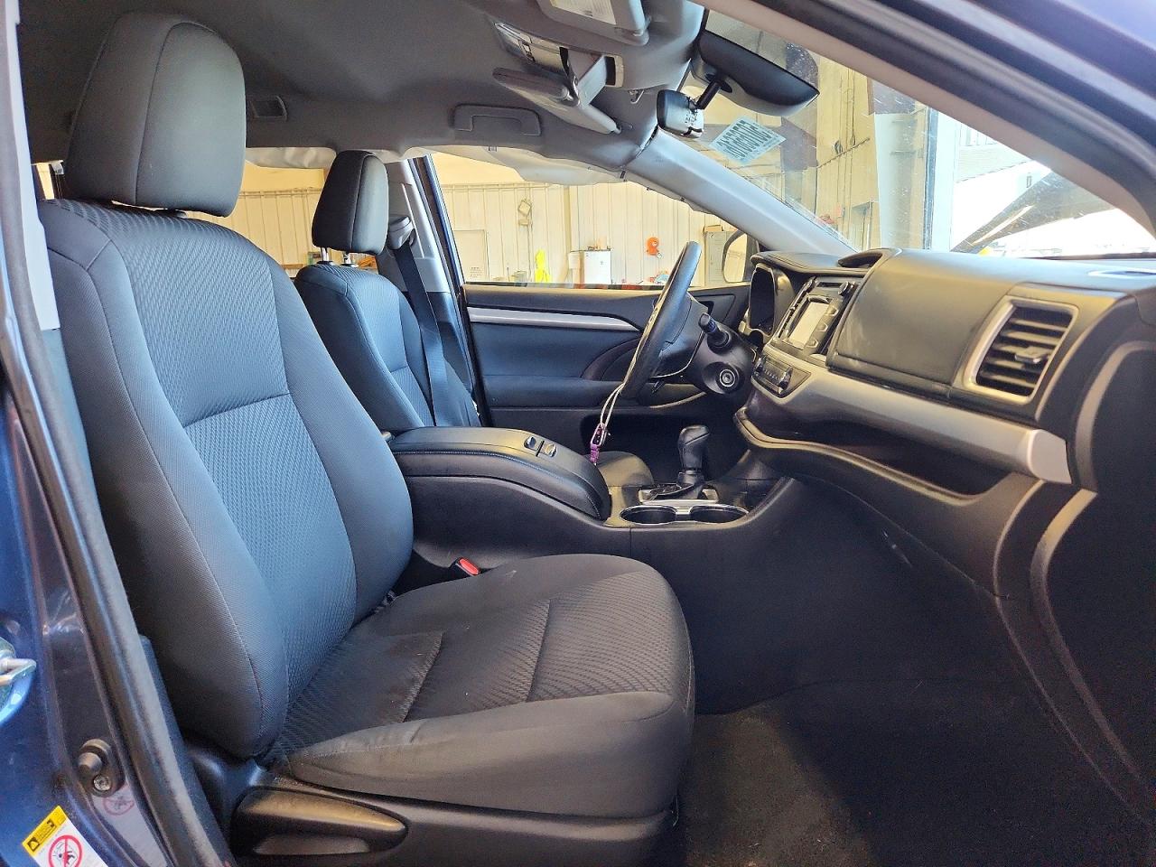 2018 TOYOTA HIGHLANDER LE photo 19