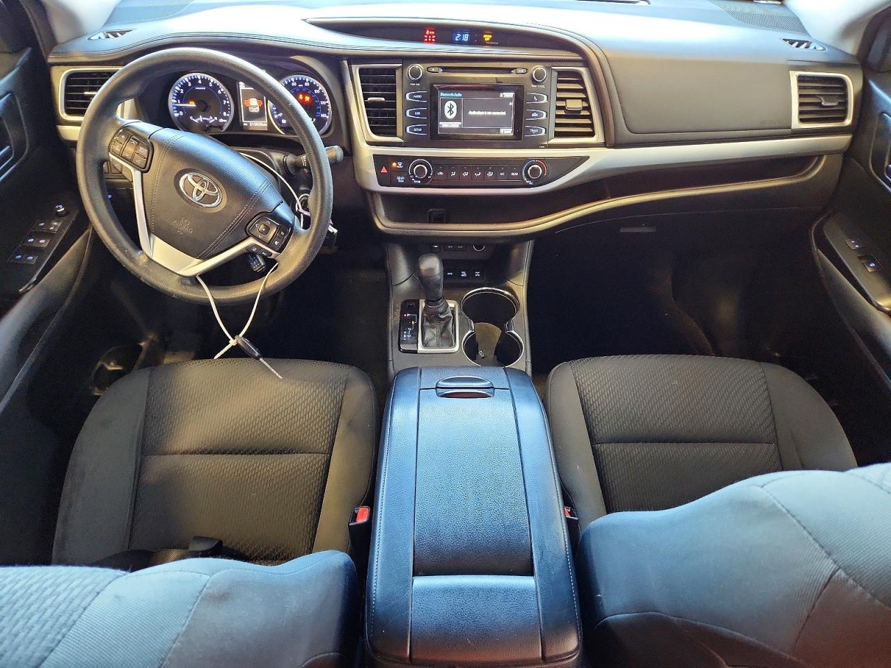 2018 TOYOTA HIGHLANDER LE photo 22