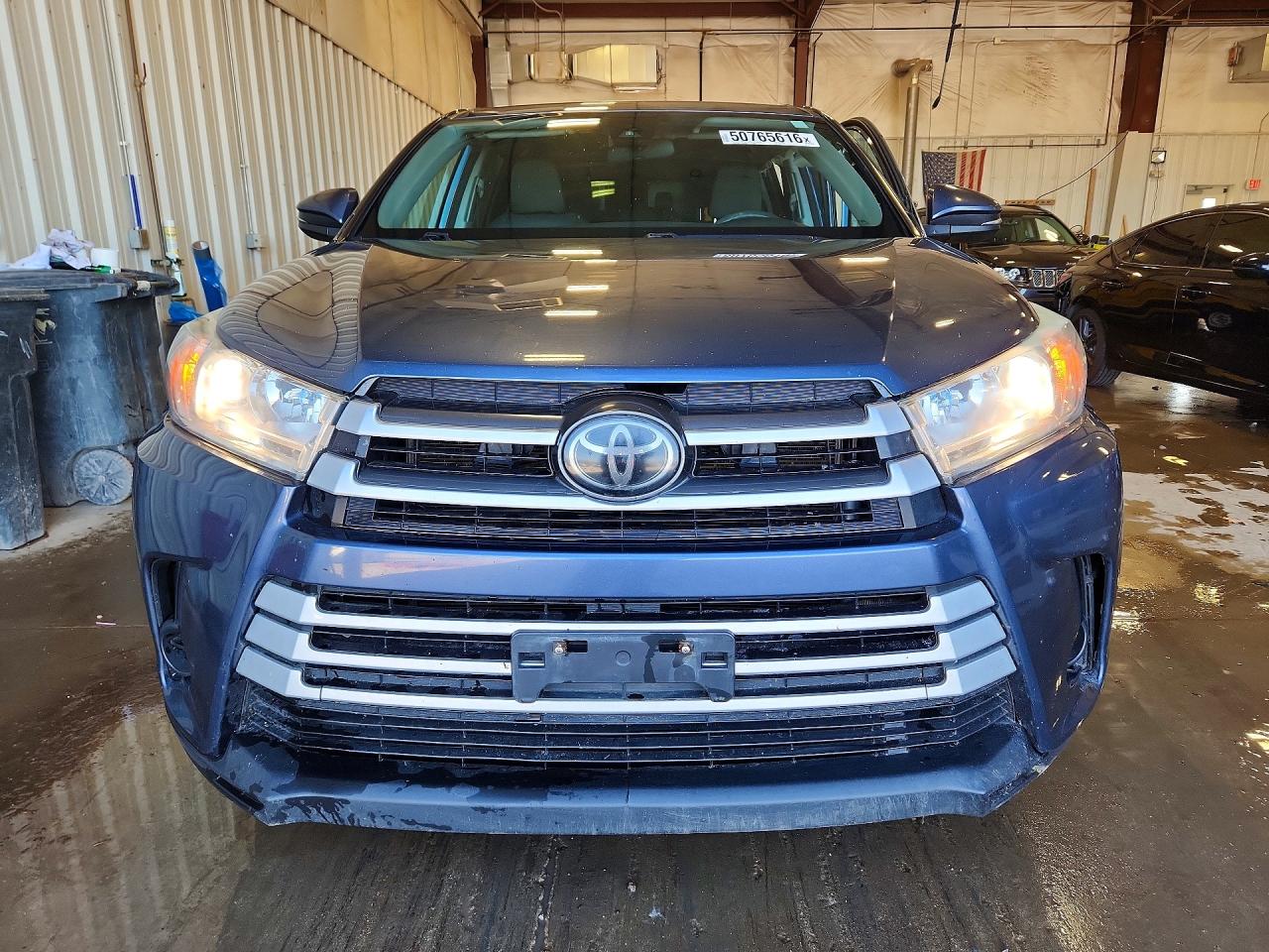 2018 TOYOTA HIGHLANDER LE photo 13