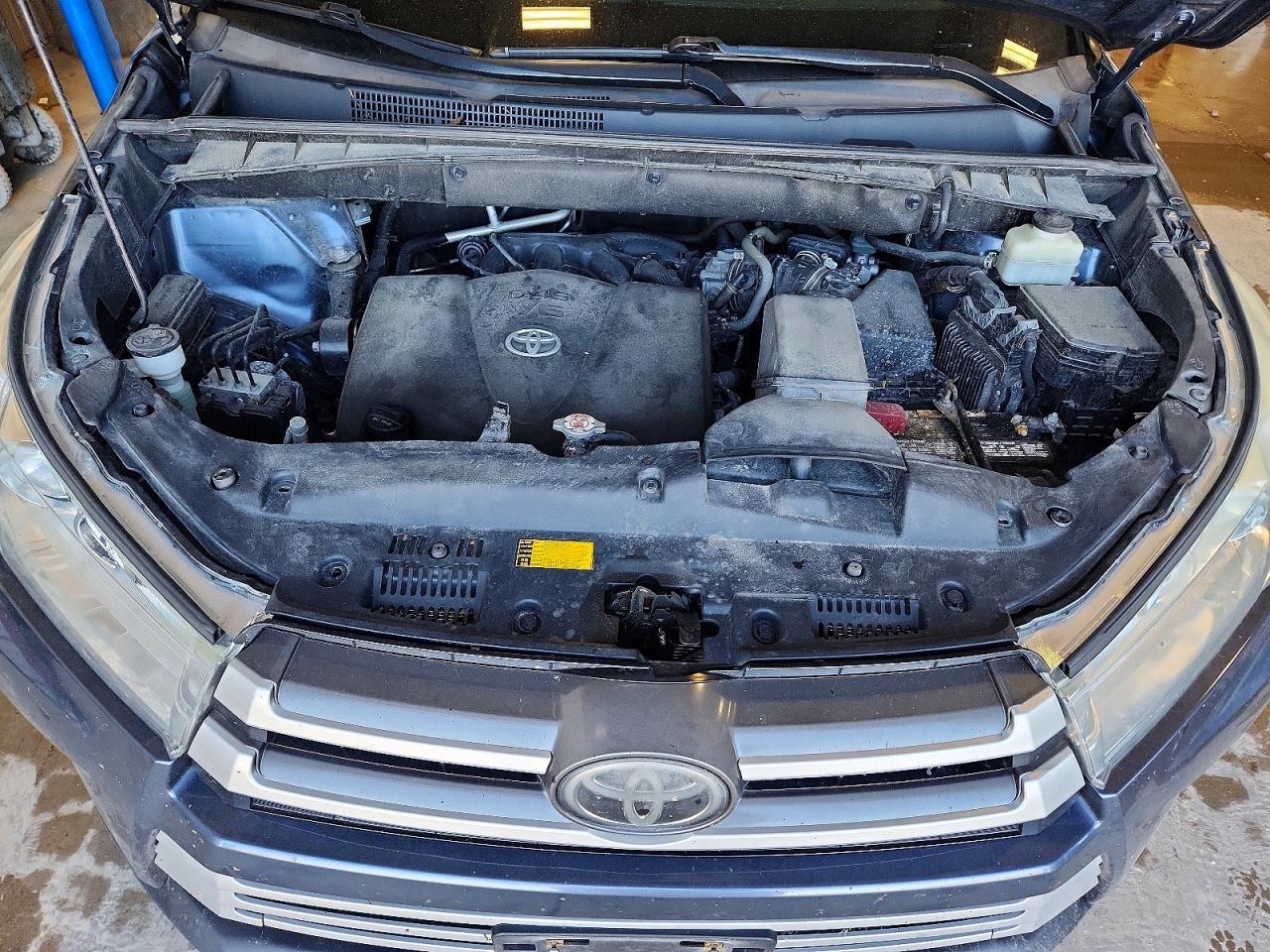 2018 TOYOTA HIGHLANDER LE photo 34