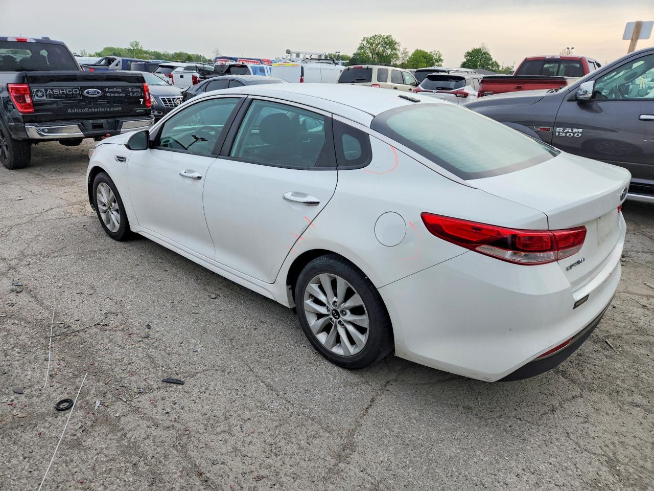 2016 KIA OPTIMA LX photo 3