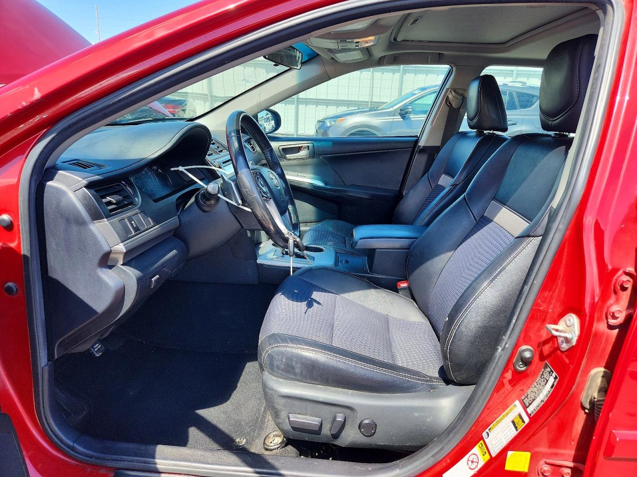 2012 TOYOTA CAMRY SE photo 13