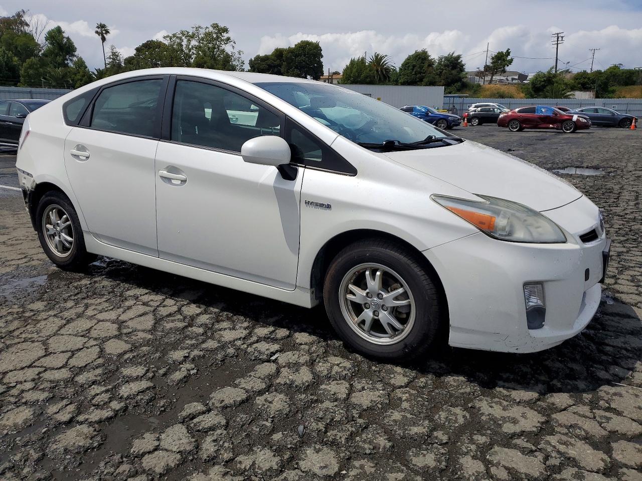 2011 TOYOTA PRIUS TWO photo 4
