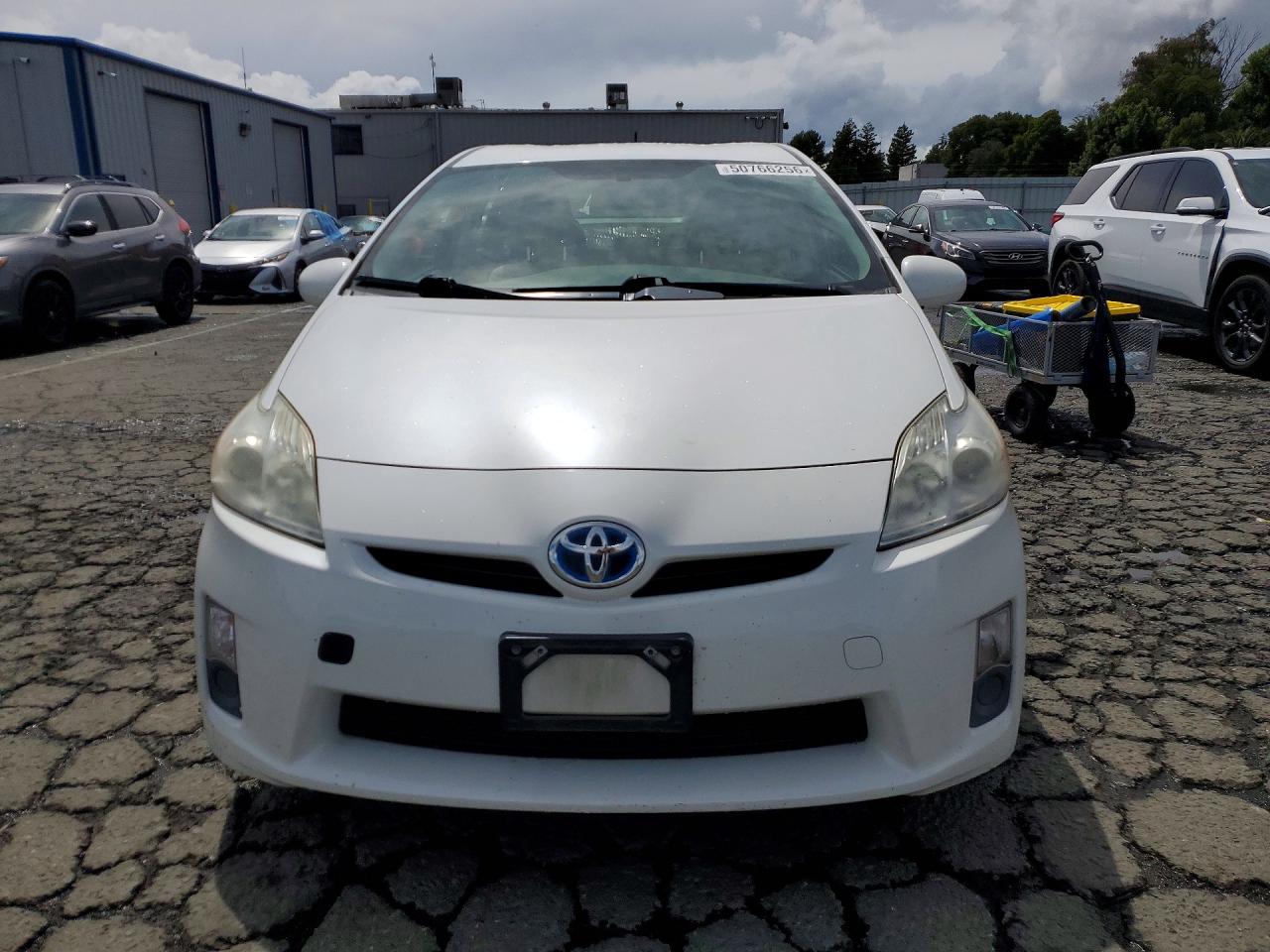 2011 TOYOTA PRIUS TWO photo 5