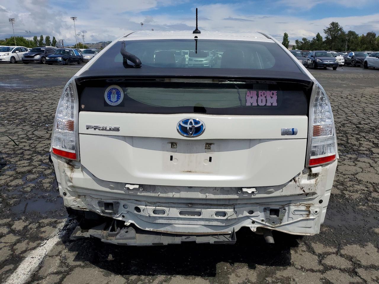 2011 TOYOTA PRIUS TWO photo 6
