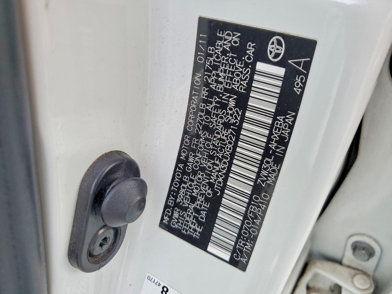 2011 TOYOTA PRIUS TWO photo 12