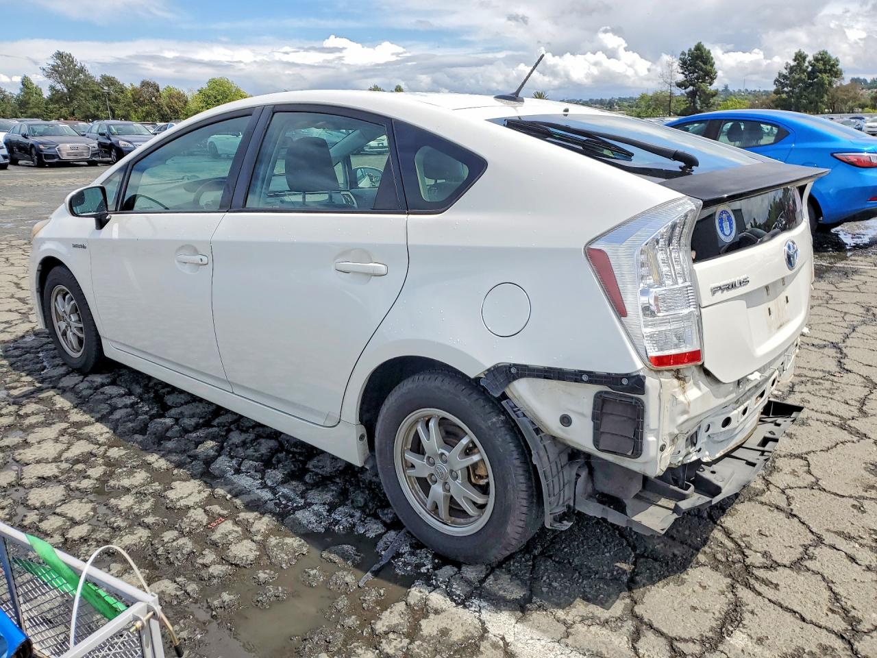 2011 TOYOTA PRIUS TWO photo 2