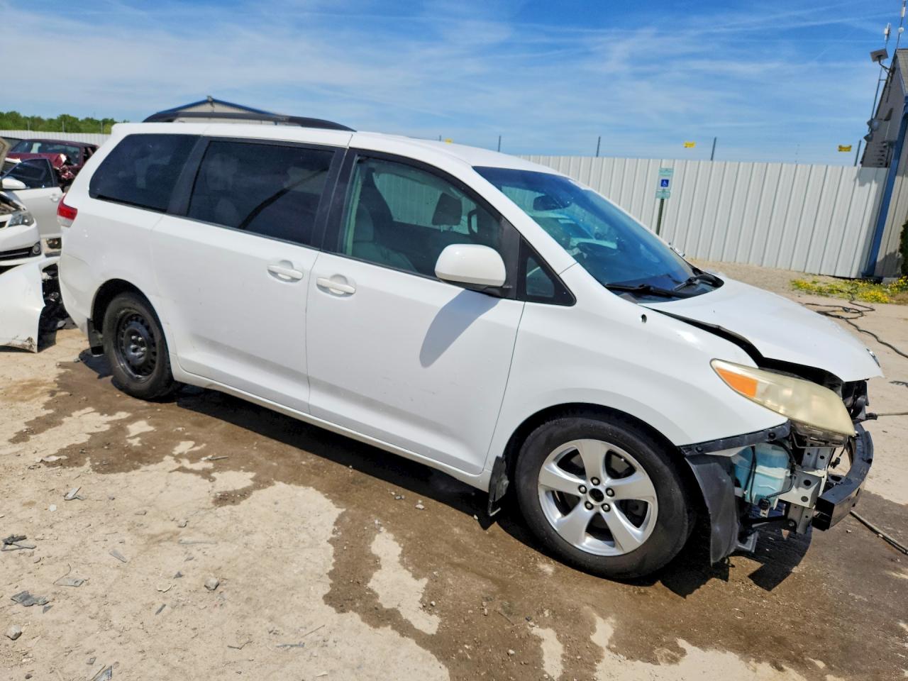 2013 TOYOTA SIENNA LE photo 7
