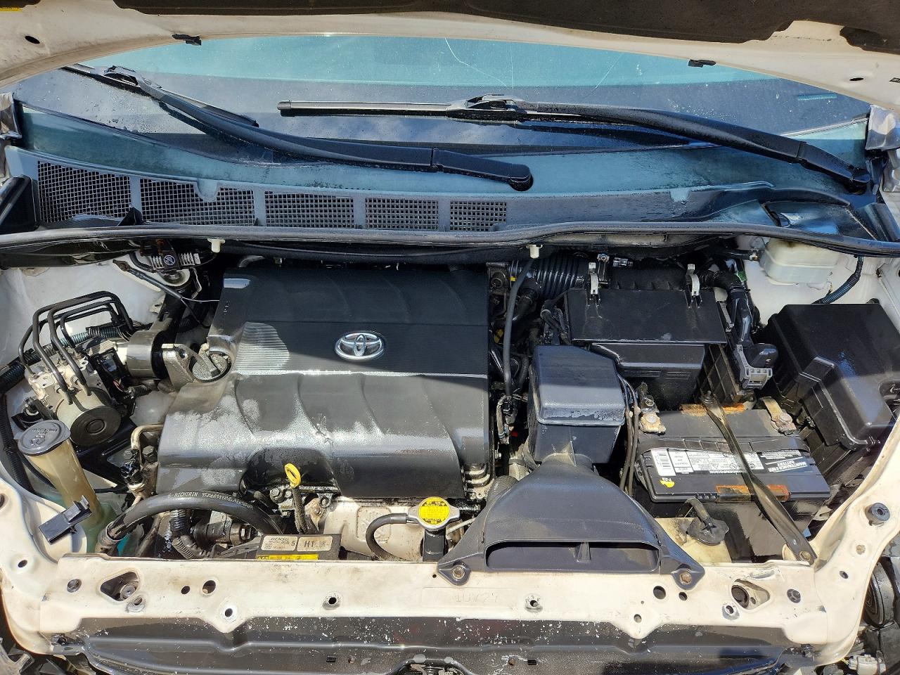2013 TOYOTA SIENNA LE photo 23