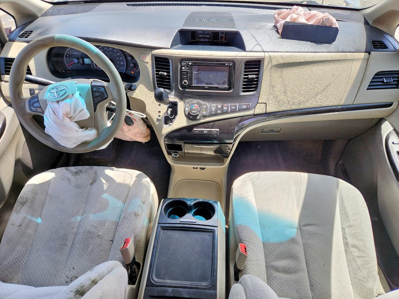 2013 TOYOTA SIENNA LE photo 15