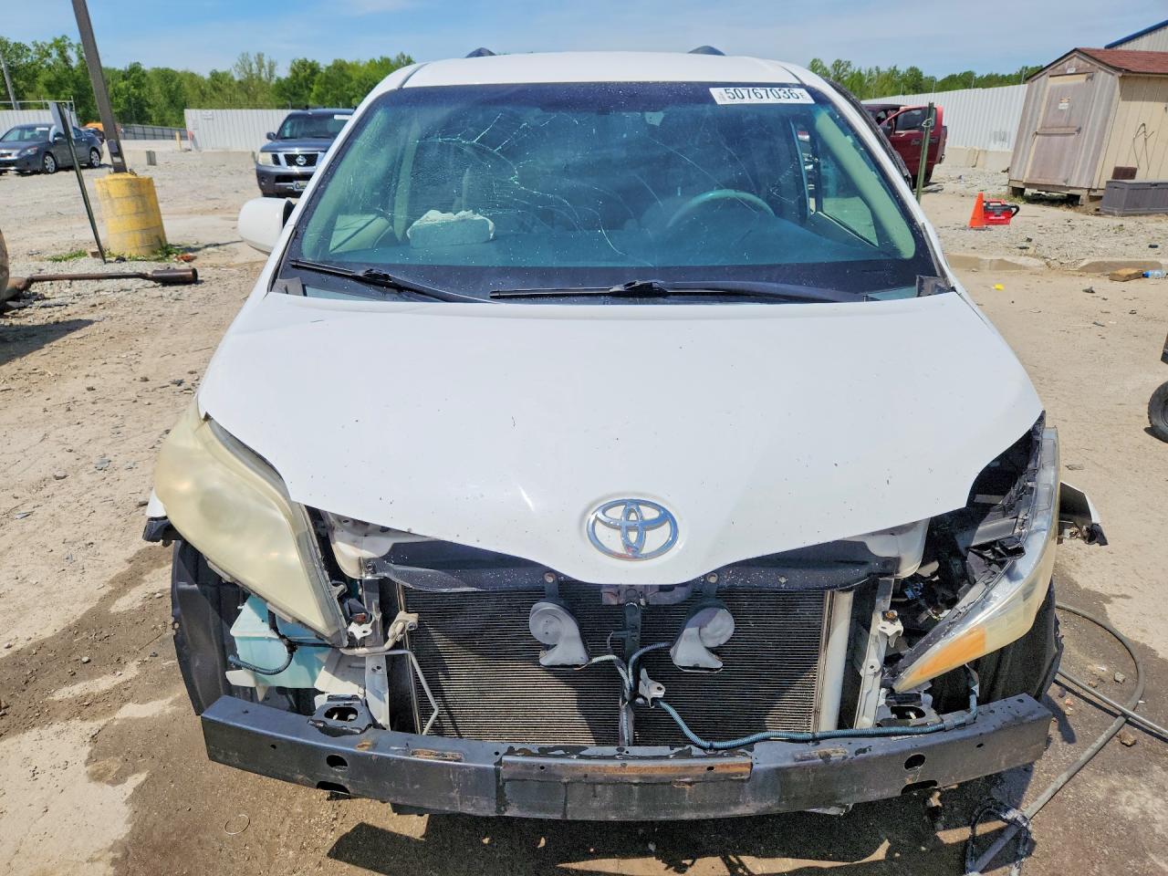 2013 TOYOTA SIENNA LE photo 9