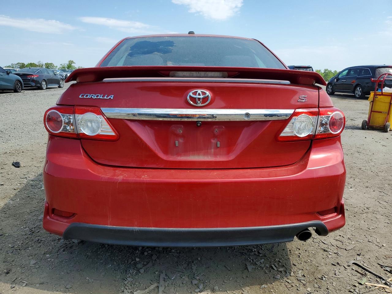 2013 TOYOTA COROLLA photo 11