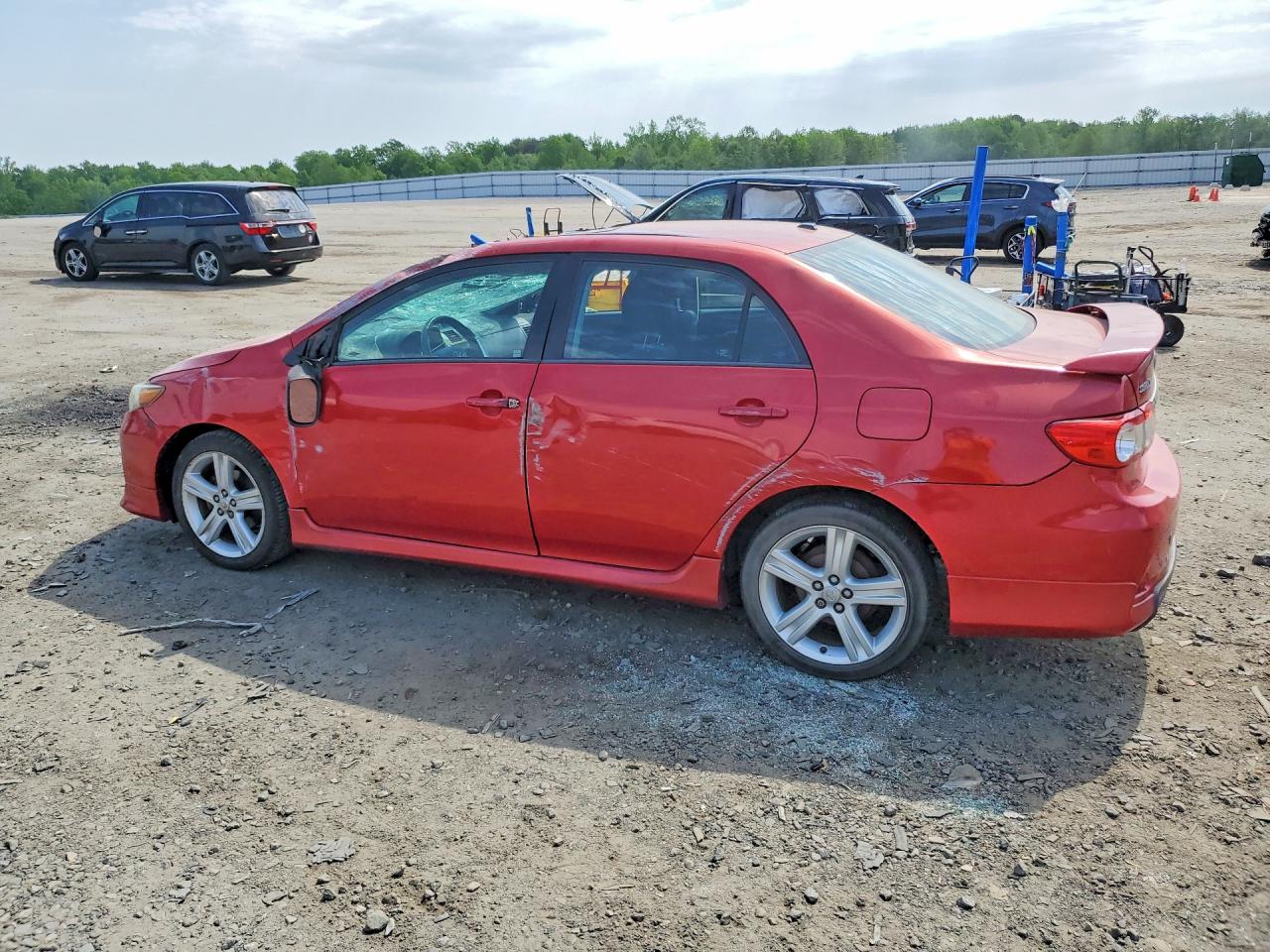 2013 TOYOTA COROLLA photo 3