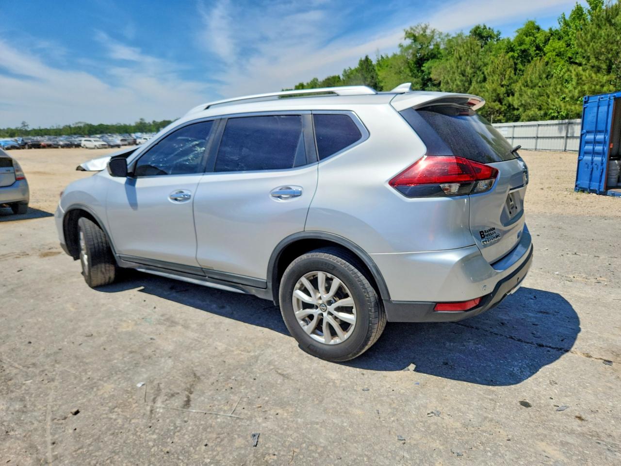 2019 NISSAN ROGUE SV photo 2