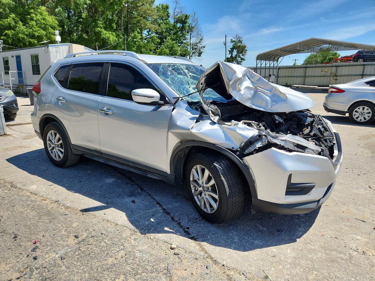 2019 NISSAN ROGUE SV photo 4