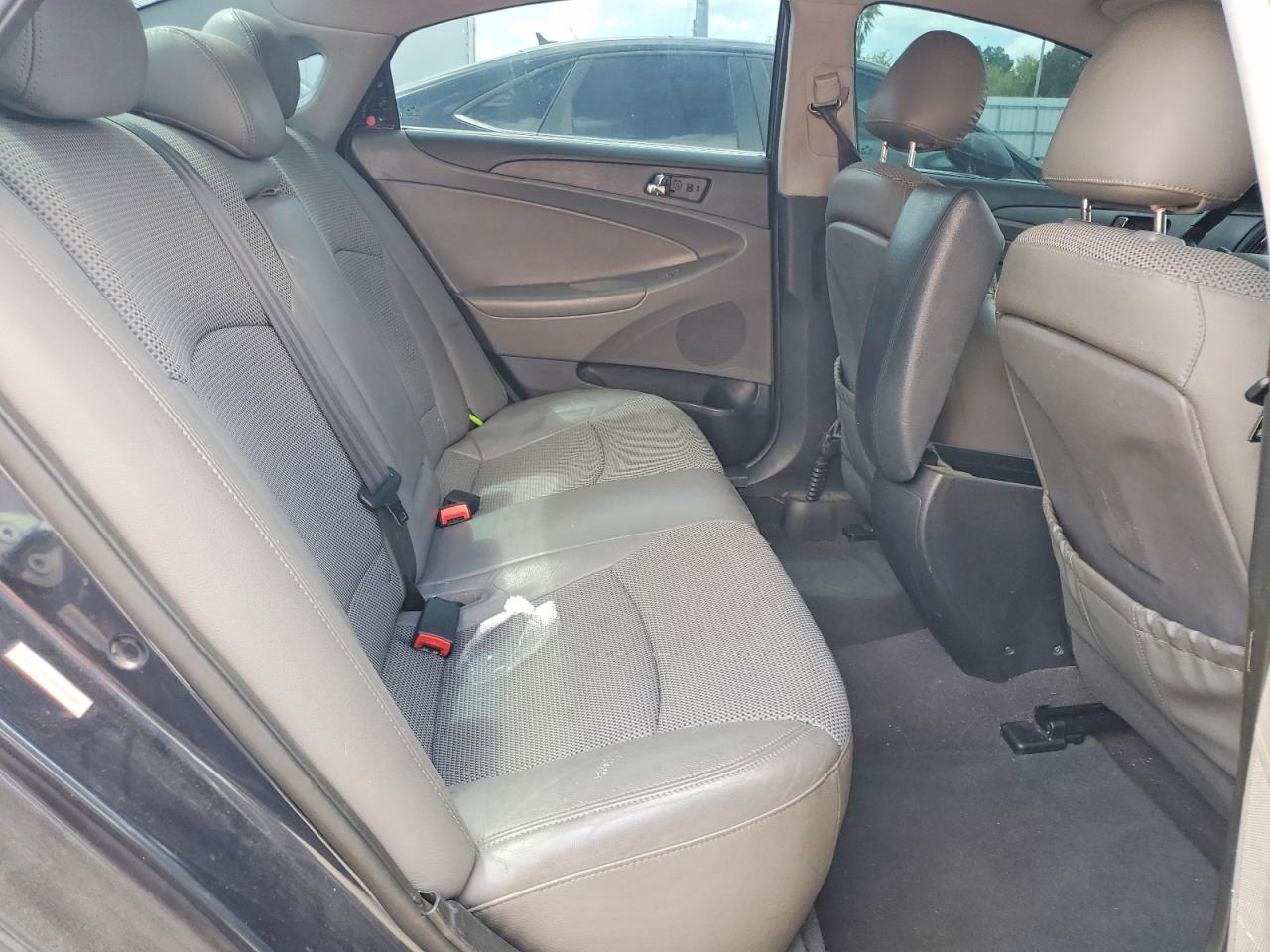 2011 HYUNDAI SONATA SE photo 28