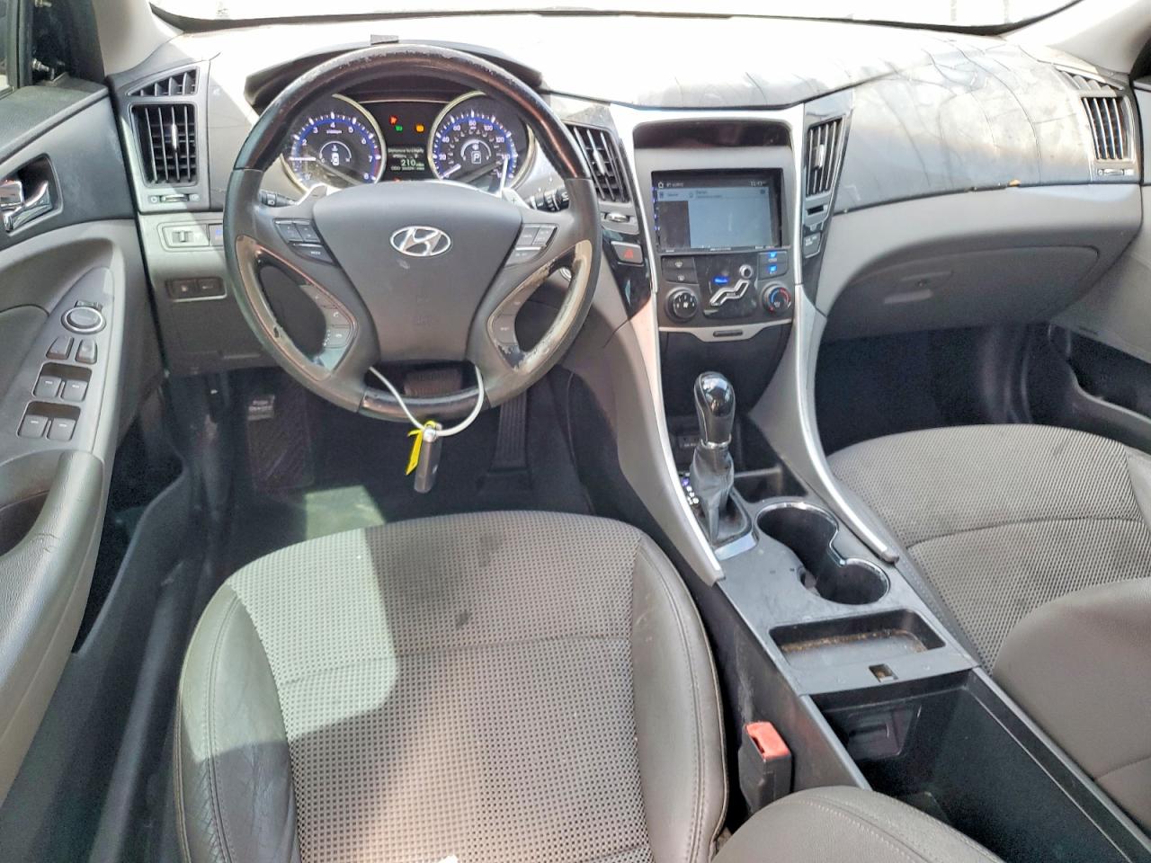 2011 HYUNDAI SONATA SE photo 22