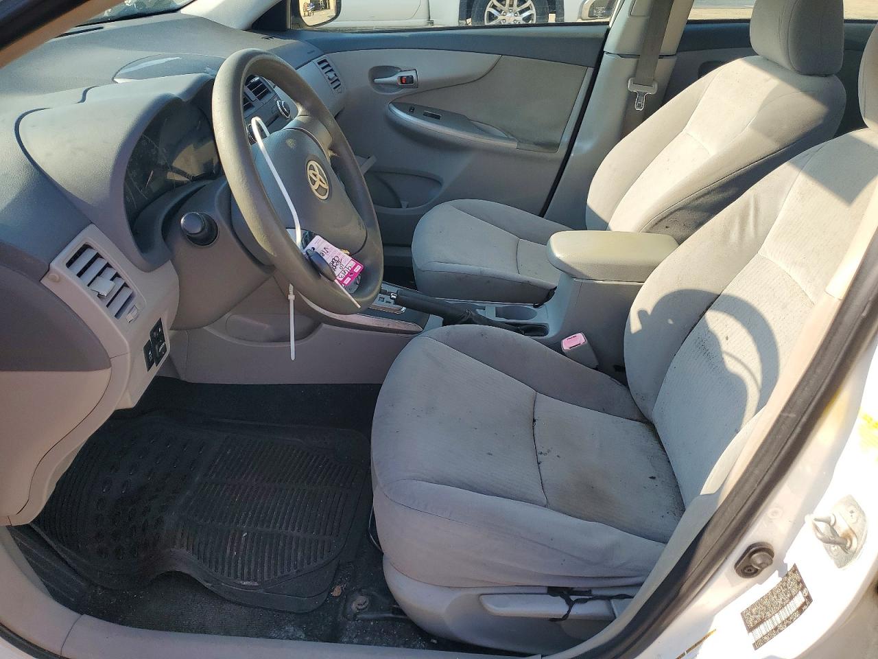 2010 TOYOTA COROLLA LE photo 13