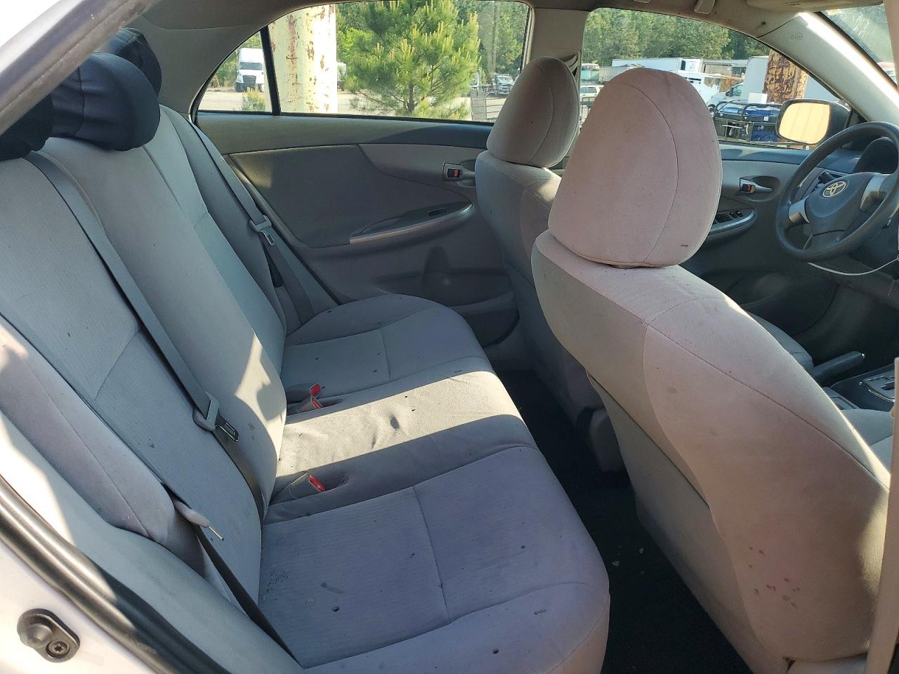 2010 TOYOTA COROLLA LE photo 19