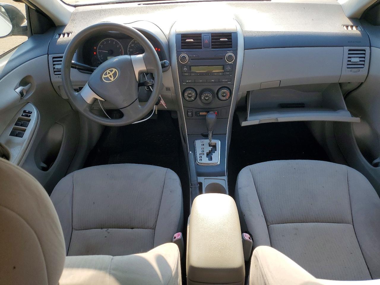 2010 TOYOTA COROLLA LE photo 15