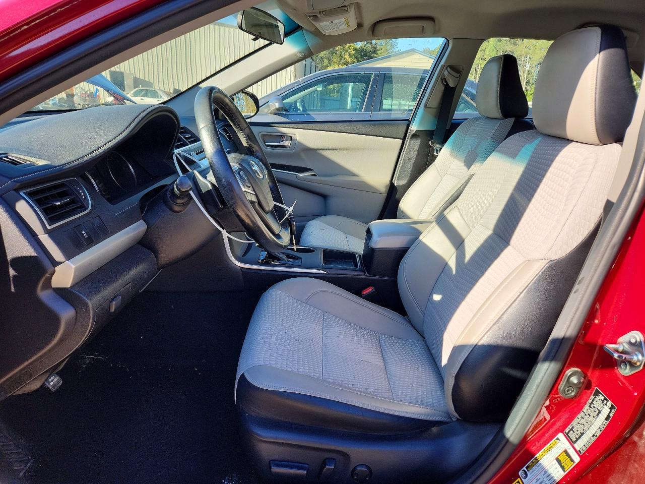 2015 TOYOTA CAMRY SE photo 13
