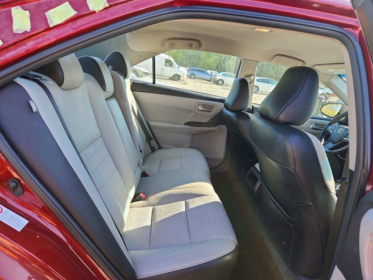 2015 TOYOTA CAMRY SE photo 19