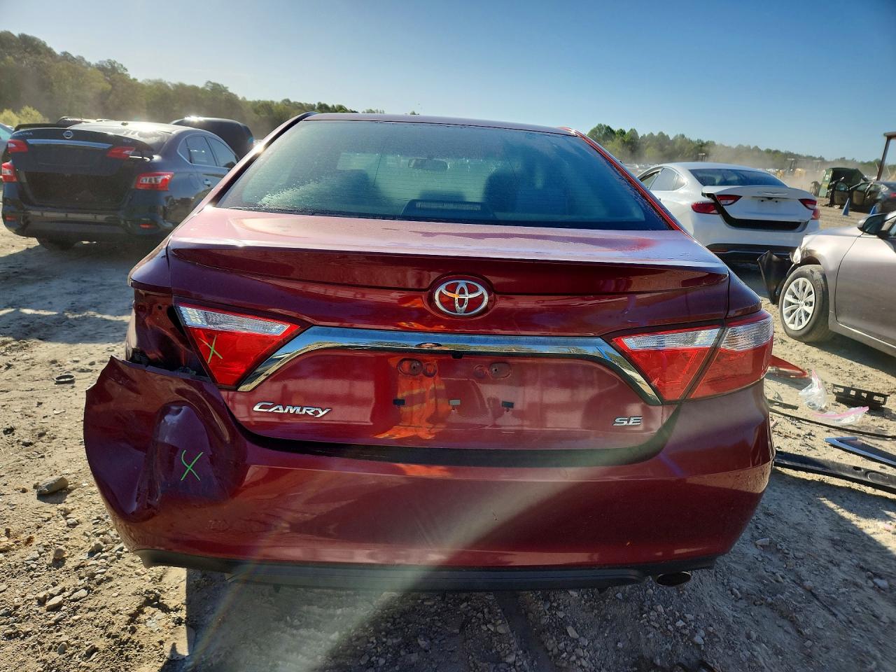 2015 TOYOTA CAMRY SE photo 11