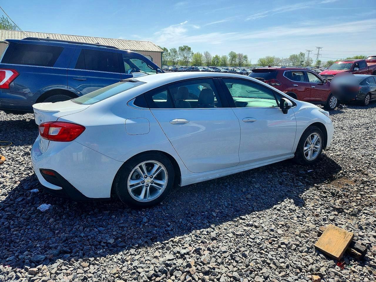 2017 CHEVROLET CRUZE LT photo 5