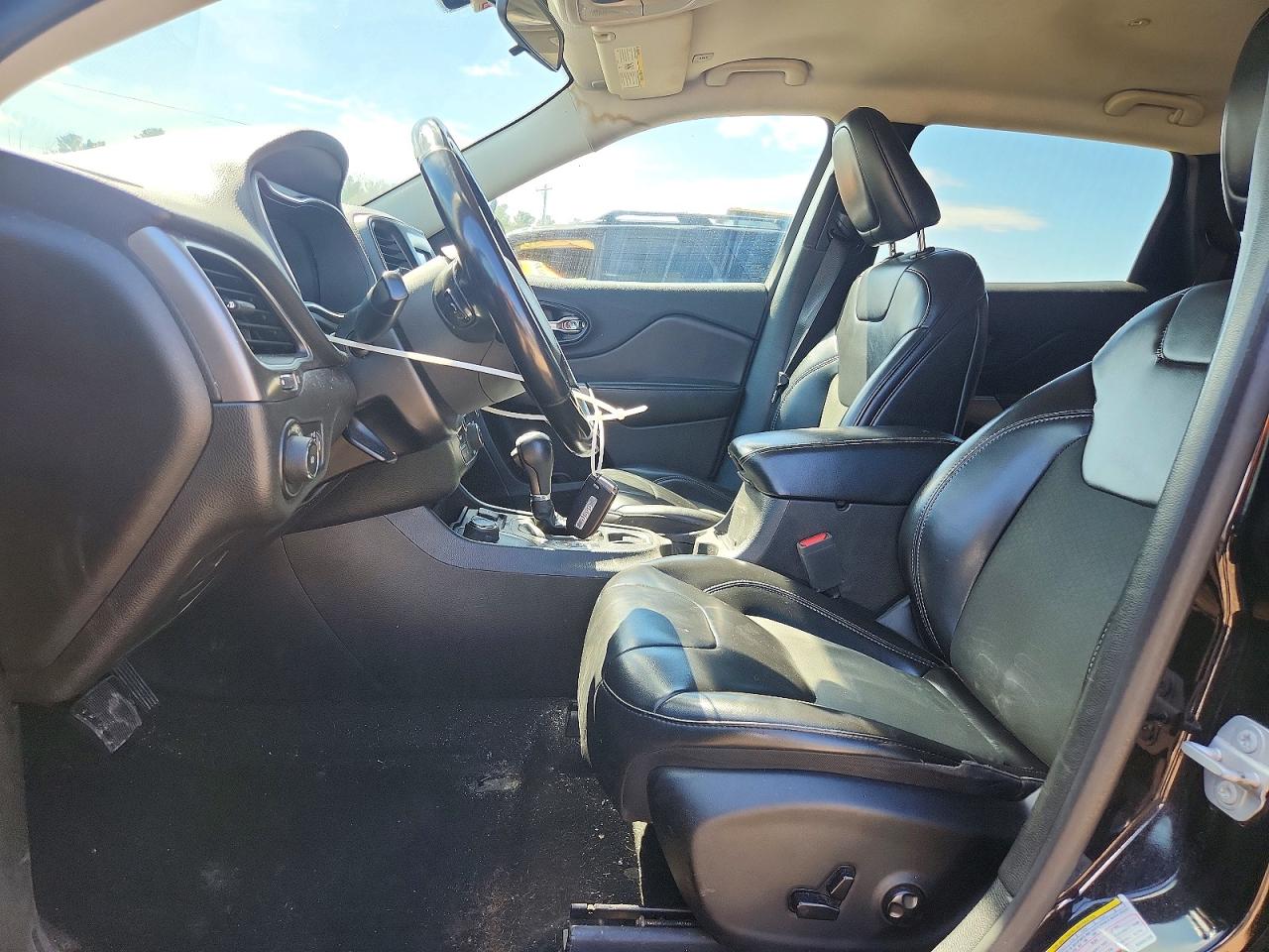 2019 JEEP CHEROKEE LATITUDE PLUS photo 19