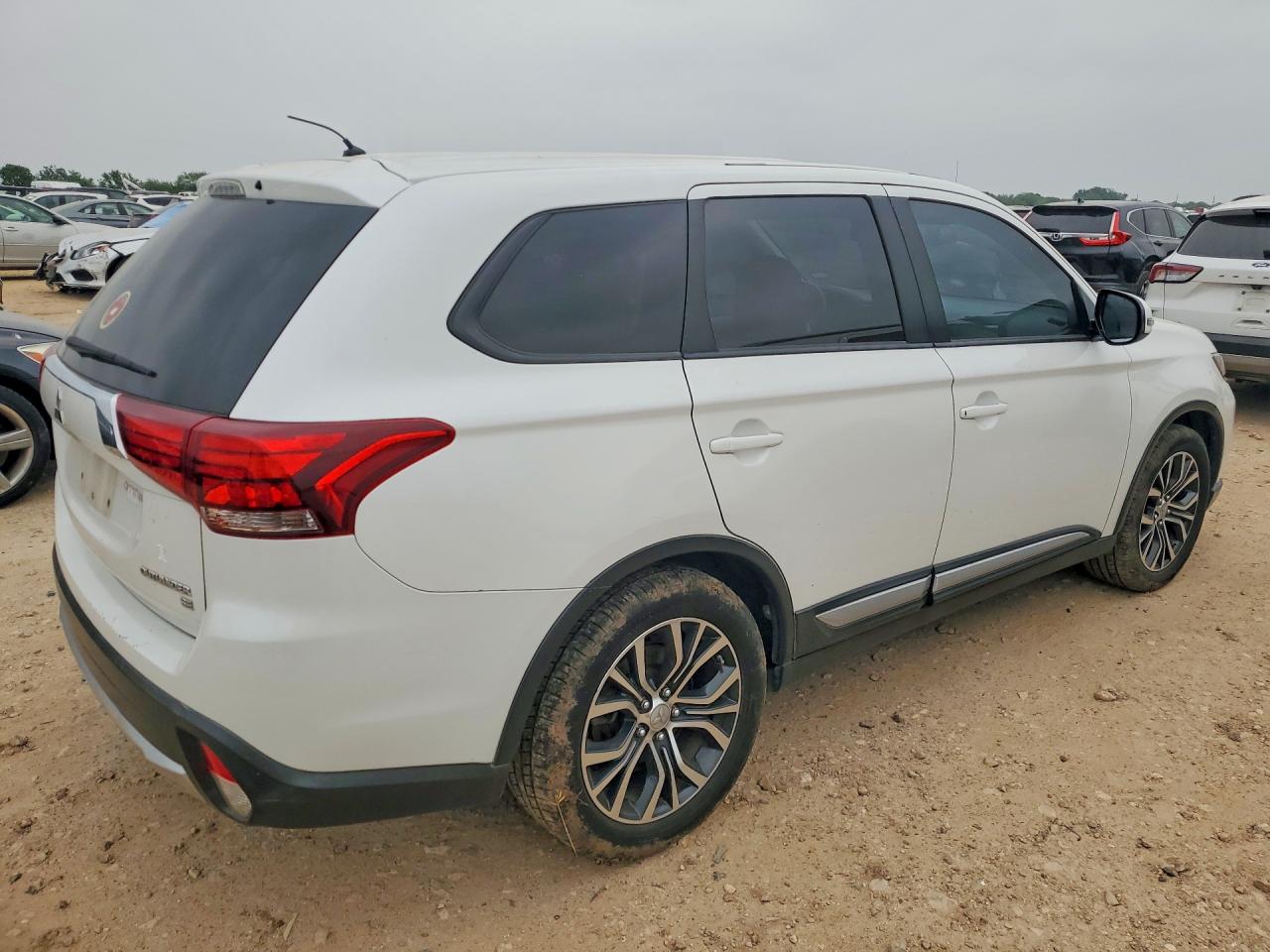 2016 MITSUBISHI OUTLANDER SE photo 5