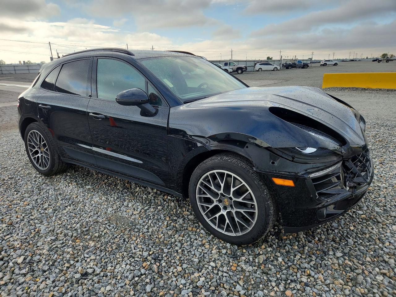 2018 PORSCHE MACAN photo 4