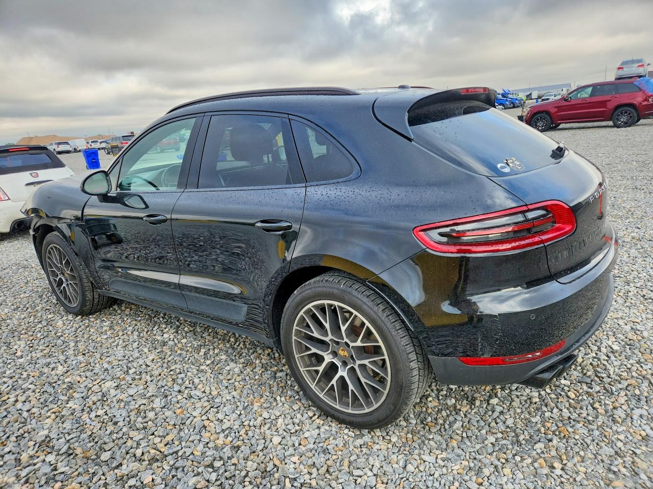 2018 PORSCHE MACAN photo 2