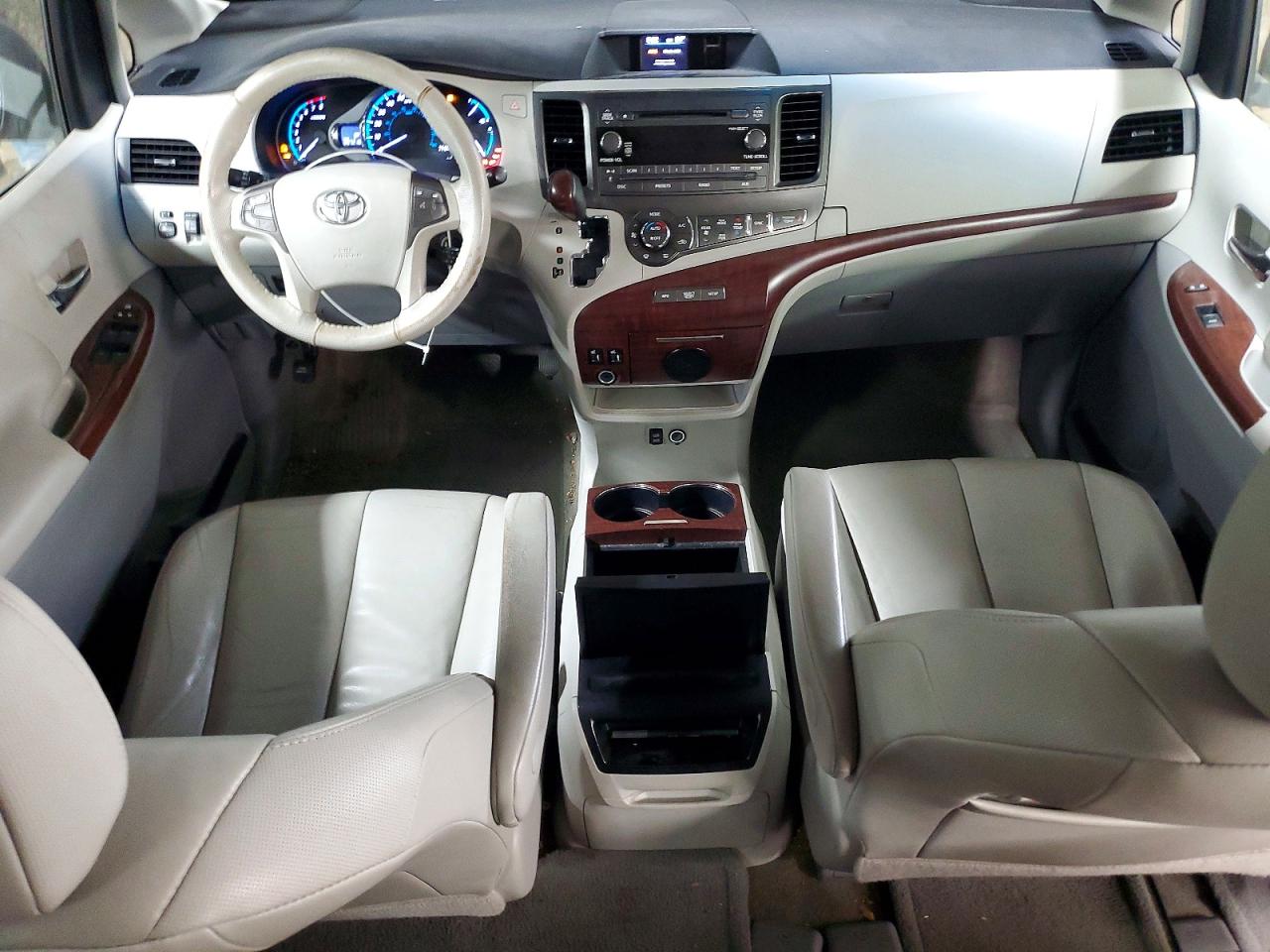 2013 TOYOTA SIENNA XLE 8-PASSENGER photo 8