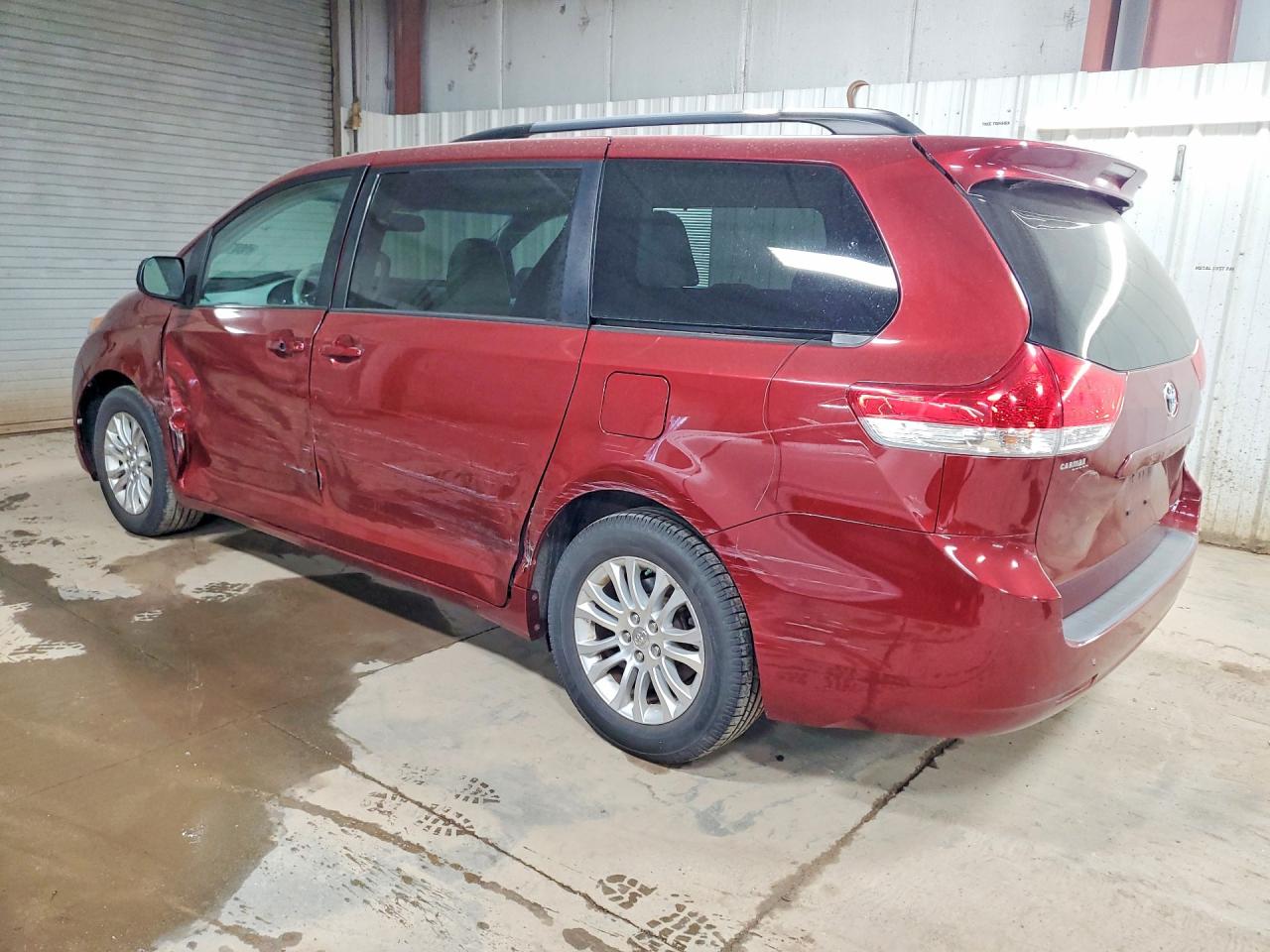 2013 TOYOTA SIENNA XLE 8-PASSENGER photo 2
