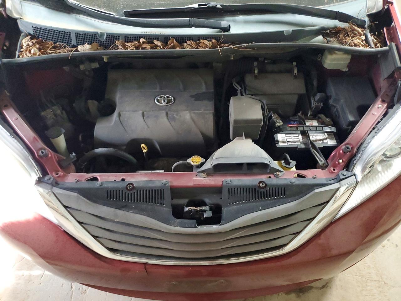 2013 TOYOTA SIENNA XLE 8-PASSENGER photo 12