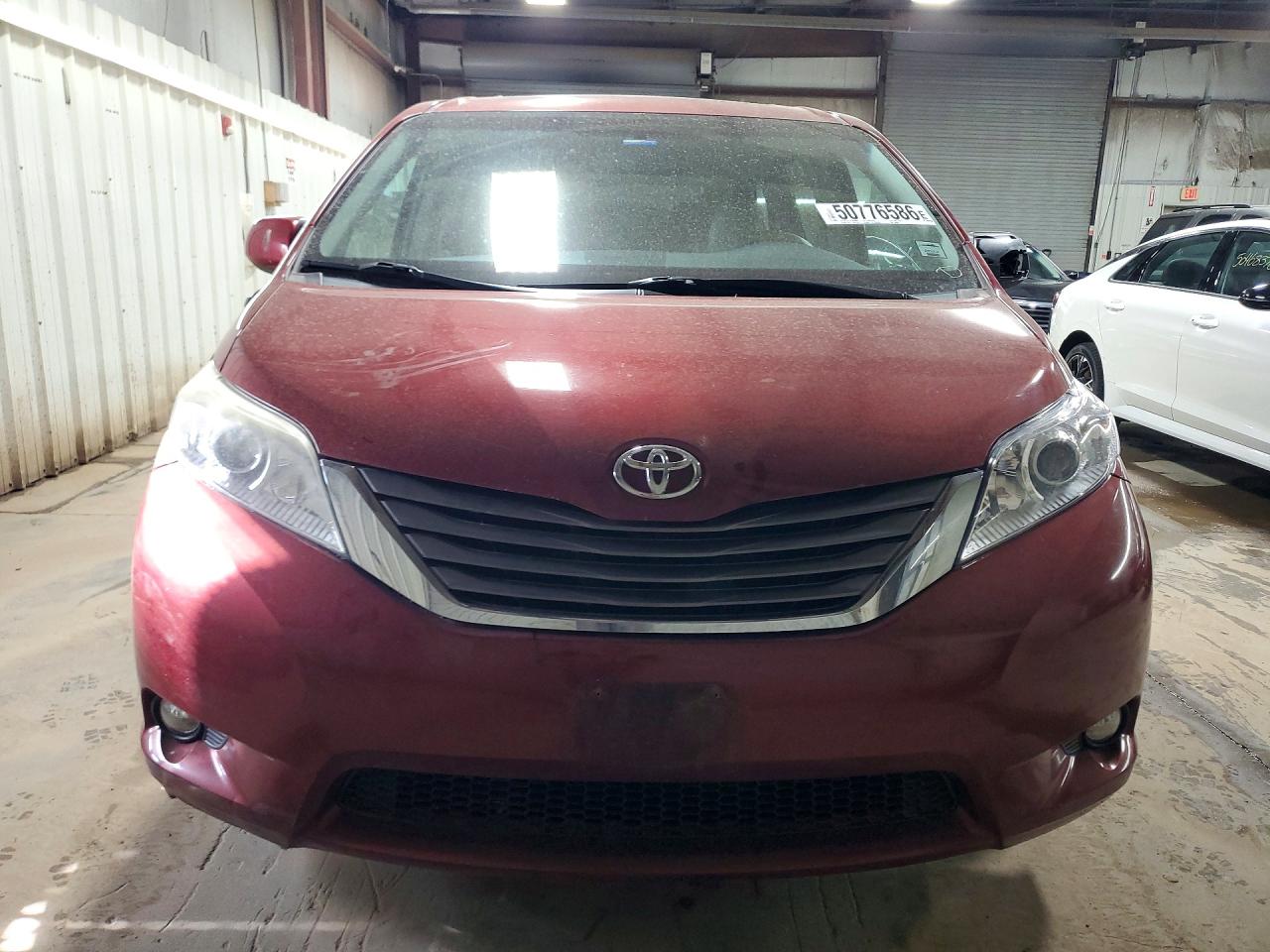 2013 TOYOTA SIENNA XLE 8-PASSENGER photo 5