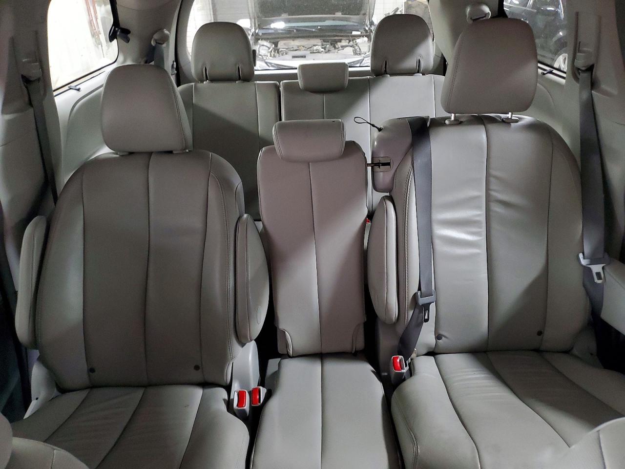 2013 TOYOTA SIENNA XLE 8-PASSENGER photo 10