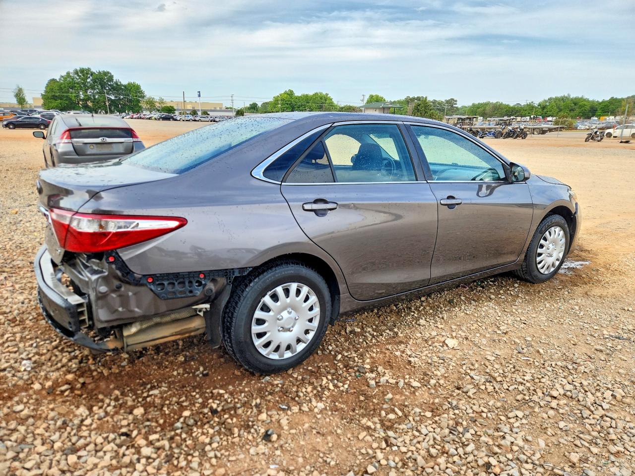 2016 TOYOTA CAMRY LE photo 5