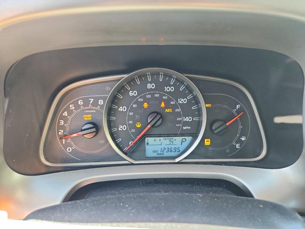 2015 TOYOTA RAV4 XLE photo 17