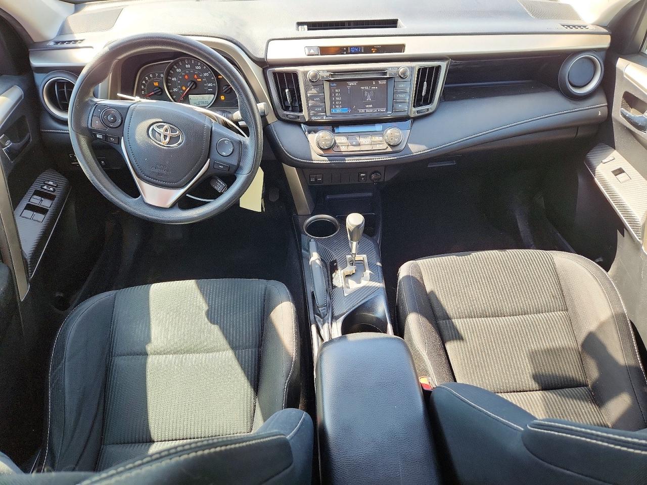 2015 TOYOTA RAV4 XLE photo 15