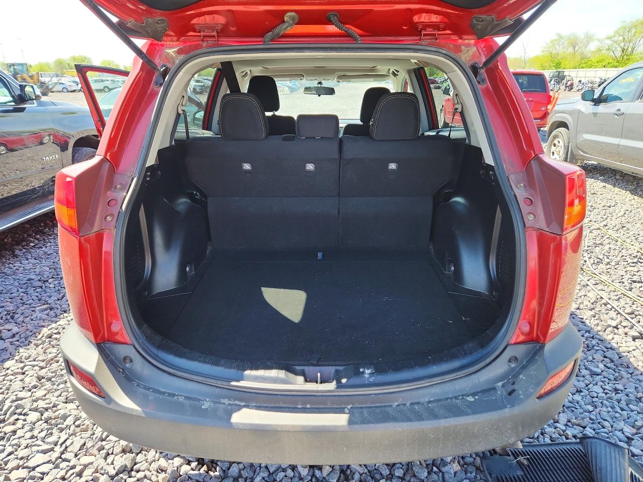 2015 TOYOTA RAV4 XLE photo 11
